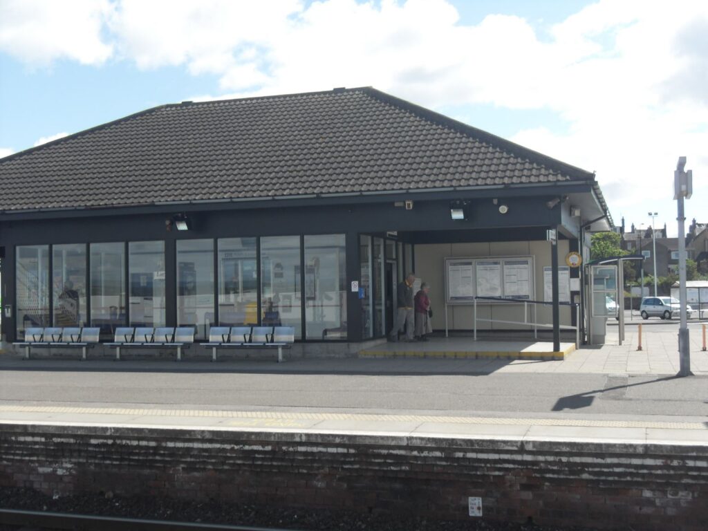 Opposite platform now completely deserted
