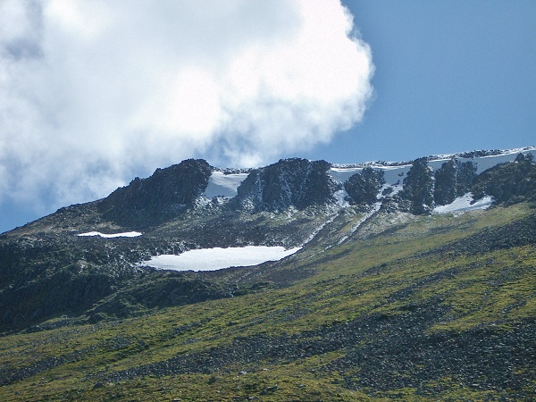 Snow cornices above the Lairig Ghru