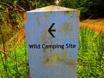 Signpost to Wild Camping site